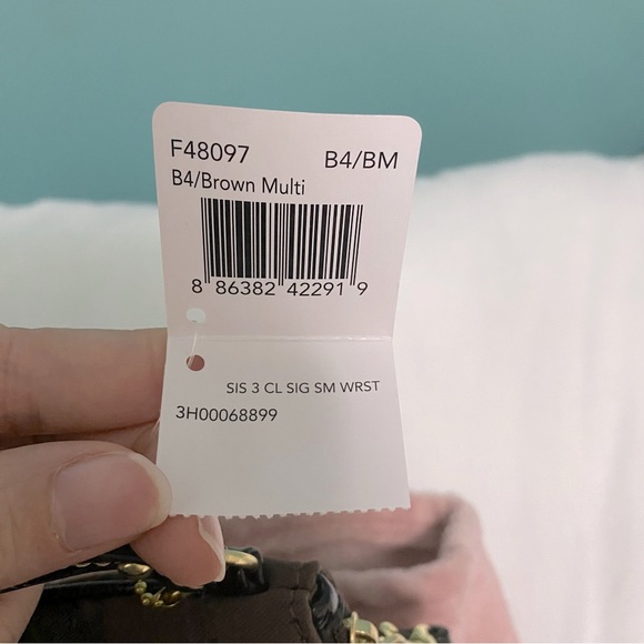 Coach wristlet - Picture 5 of 7